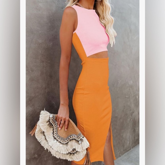 Crew Neck Sleeveless Cutout Side Slit Knee Length Bodycon Midi Dress
8046 - Picture 4 of 5